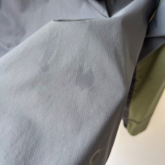 On Men’s Weather jacket , green /gray, Size L J180 - Picture 10 of 12